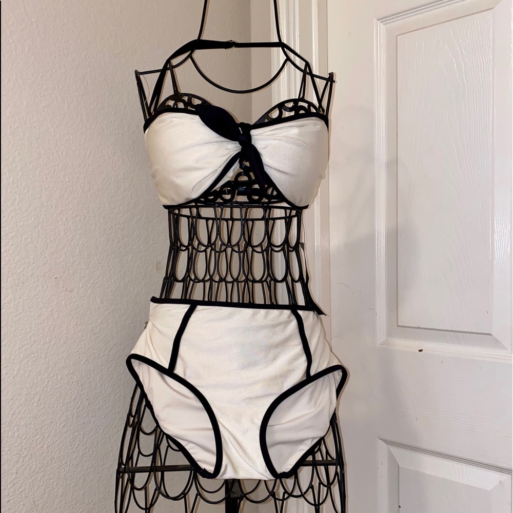 Marc Jacobs 2 piece swimsuit. Size M. Never worn